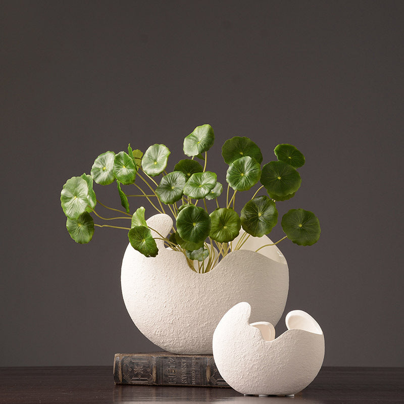 Simple Ceramic Vase Decoration